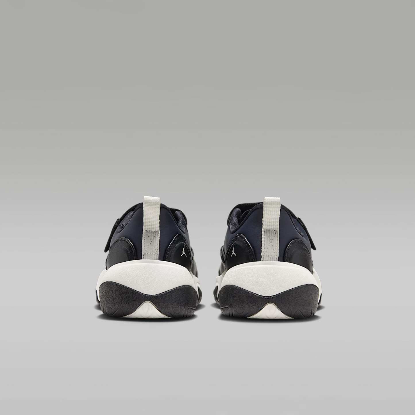 Jordan Pointe Schuh (Damen) – Schwarz/Sail