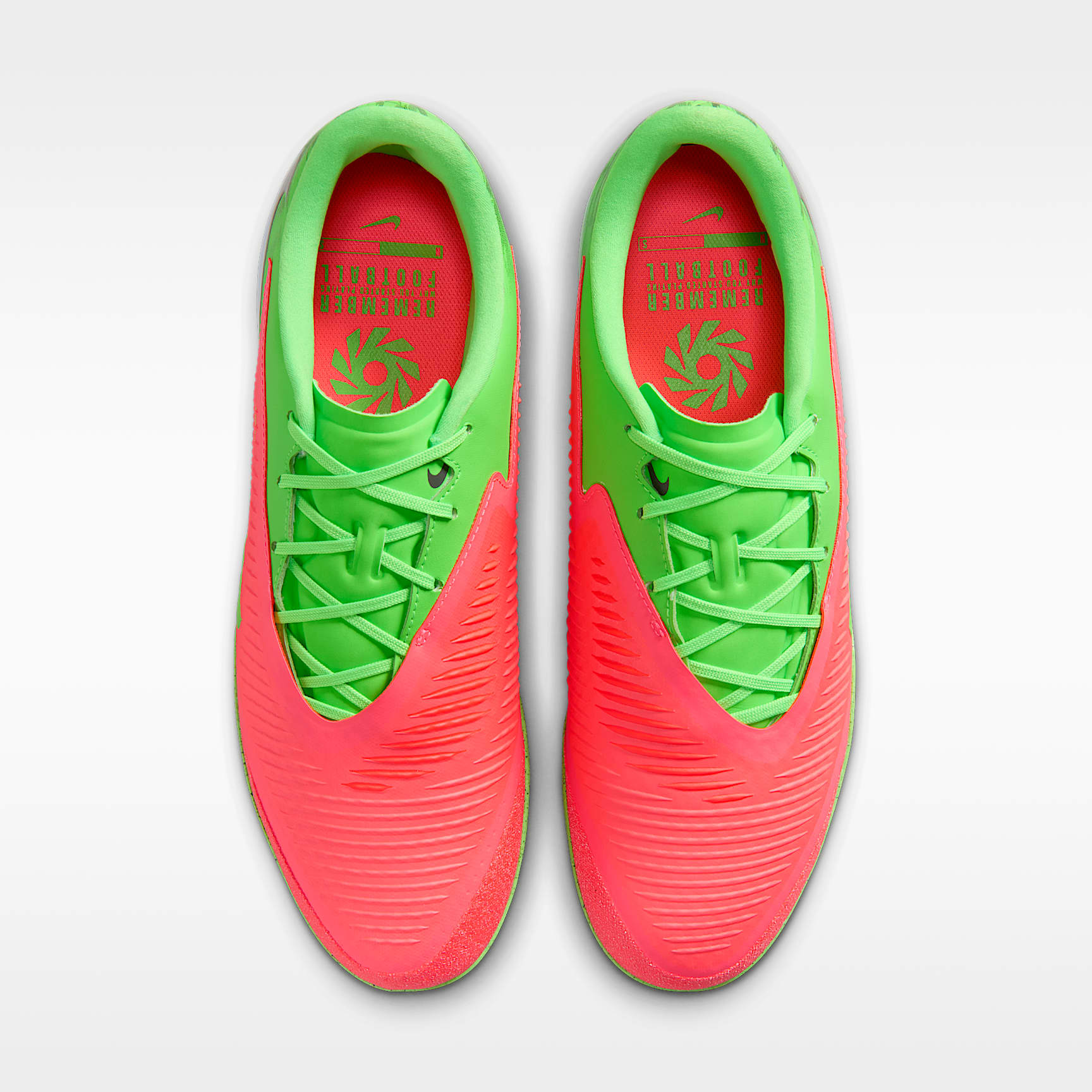 Nike Phantom 6 Low Academy "Erling Haaland" Fußballschuh für Hallen- und Hartplätze – Hot Punch/Green Strike/Schwarz