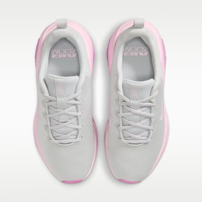 Nike Bella 7 Workout-Schuh (Damen) – Photon Dust/Light Magenta/Pink Foam