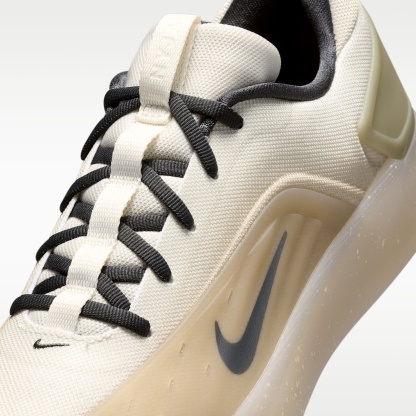 Nike SB Zoom Nyjah 4 Skateboardschuh – Desert Khaki/Light Orewood Brown/Light Bone/Dark Smoke Grey