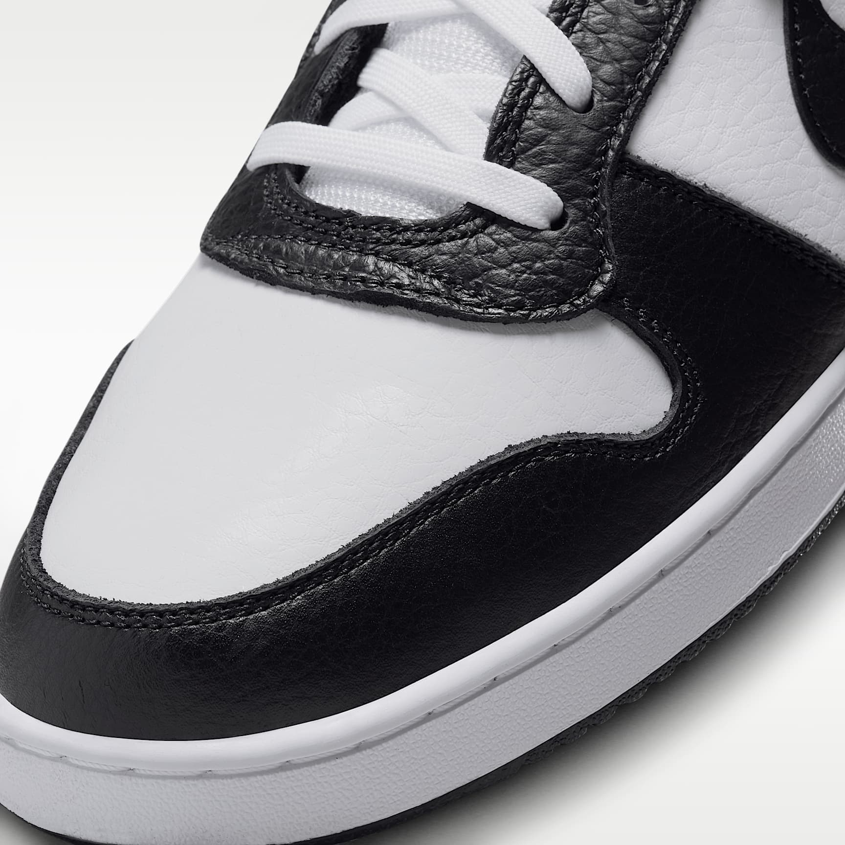 Nike Ebernon Low Premium Herrenschuh – Weiß/Wolf Grey/Schwarz