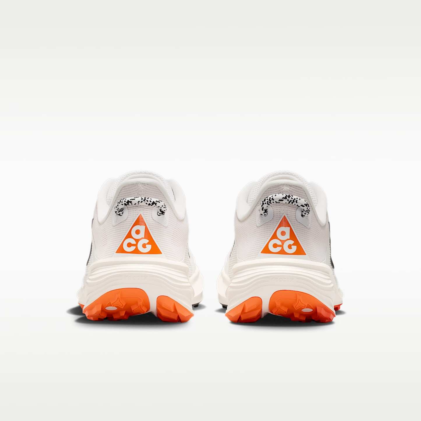 Nike ACG Pegasus Trail Traillaufschuh (Damen) – Summit White/Phantom/Safety Orange/Schwarz