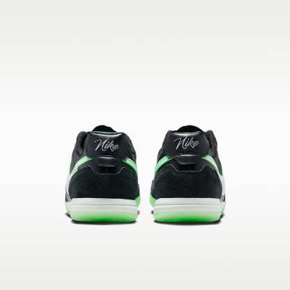 Nike Tiempo Streetgato Low-Top-Fußballschuh für Hallen- und Hartplätze – Schwarz/Schwarz/Illusion Green