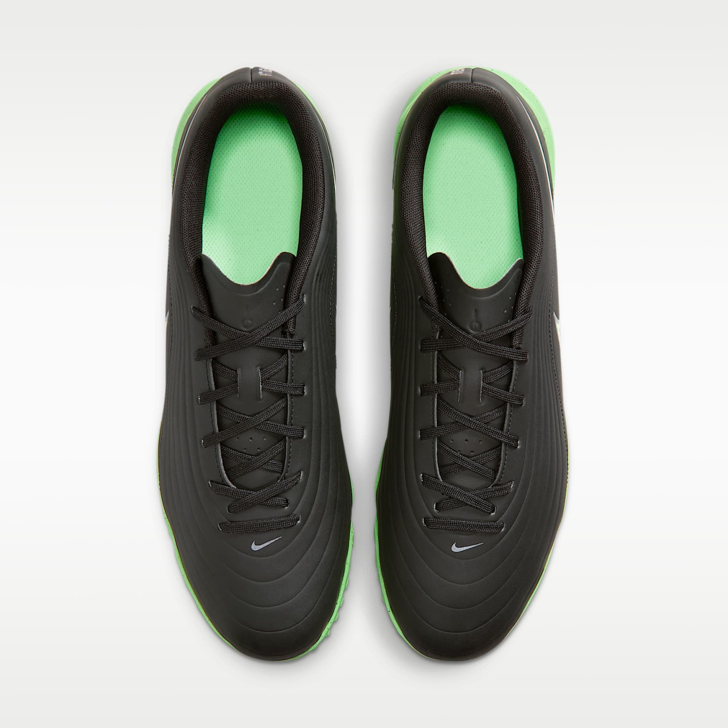 Nike Tiempo Maestro Club Low-Top-Fußballschuh für Turf – Schwarz/Schwarz/Illusion Green