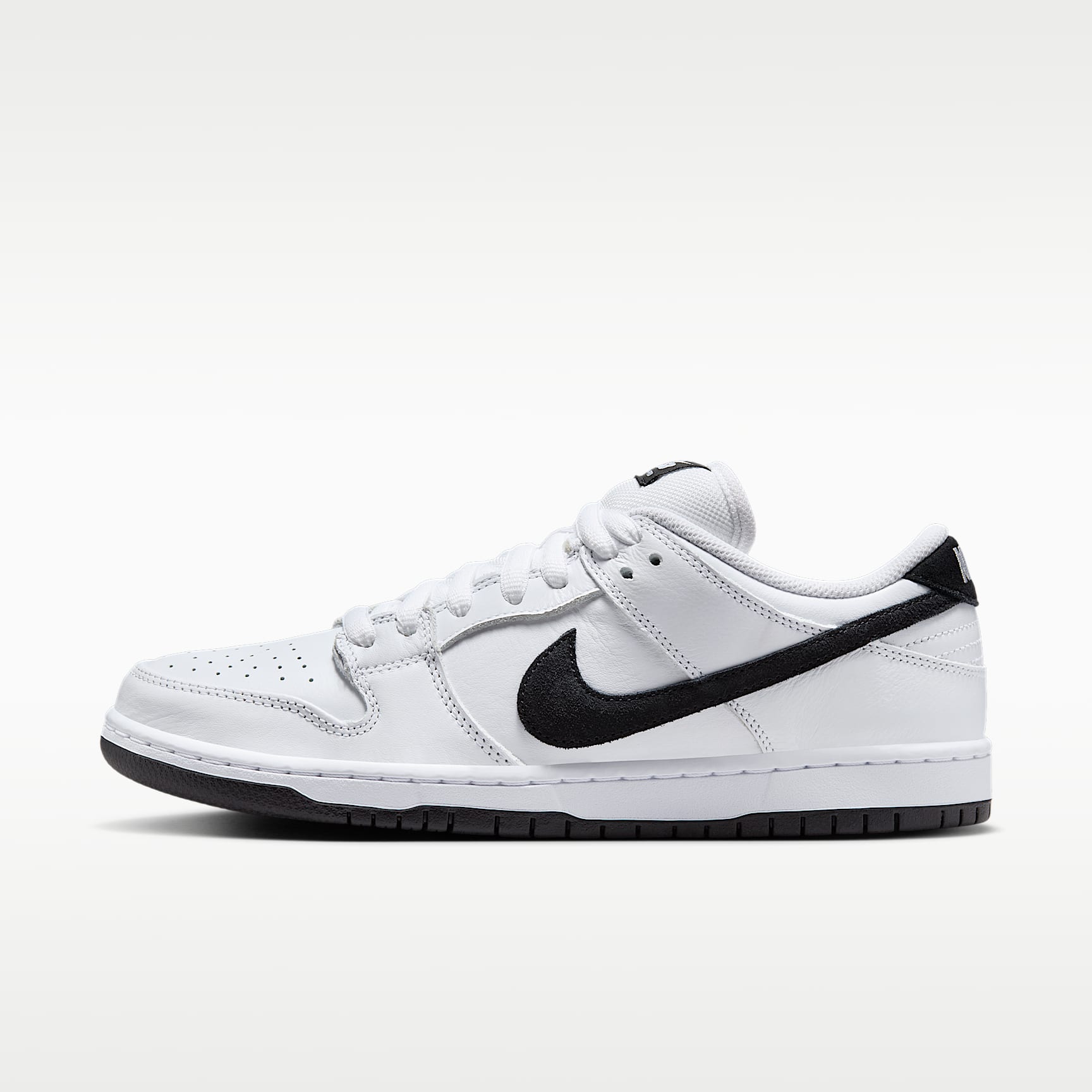 Nike SB Dunk Low Pro Skateboardschuh – Weiß/Weiß/Schwarz/Schwarz