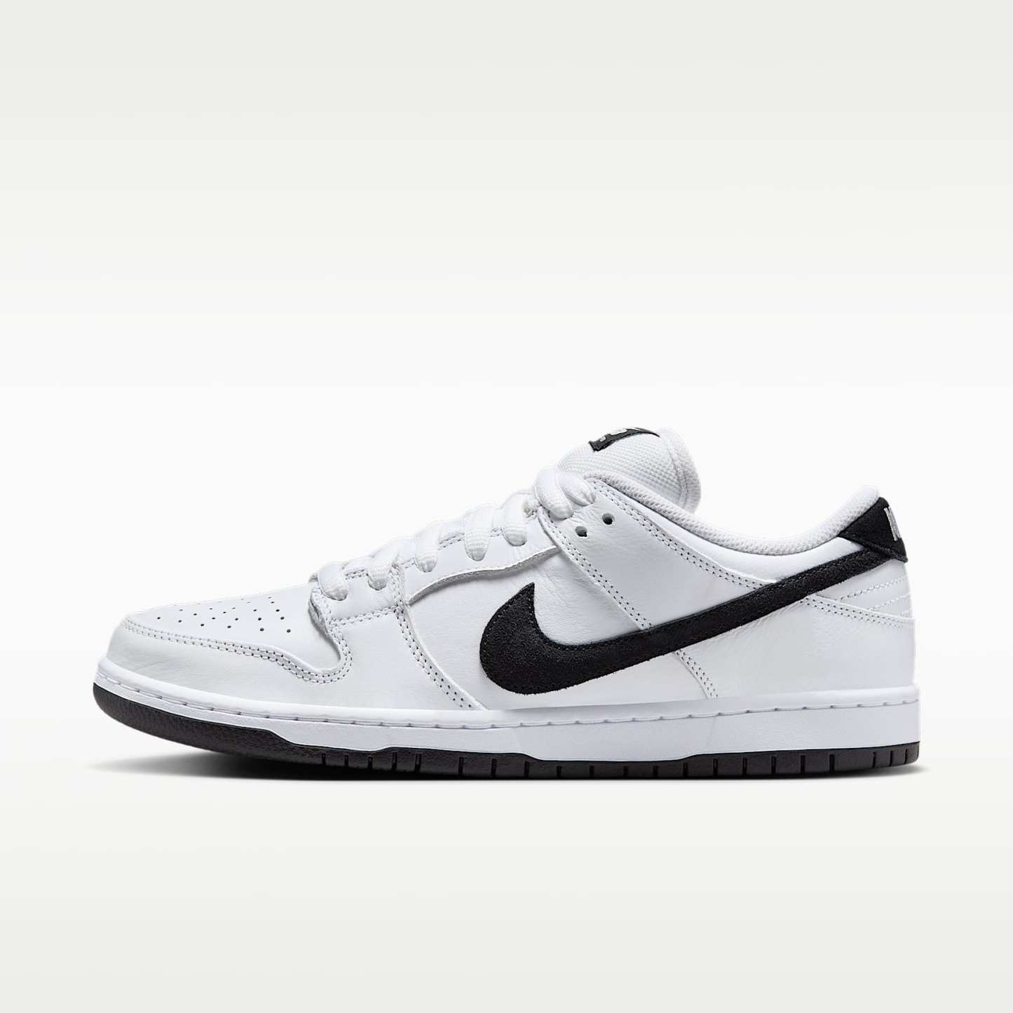 Nike SB Dunk Low Pro Skateboardschuh – Weiß/Weiß/Schwarz/Schwarz
