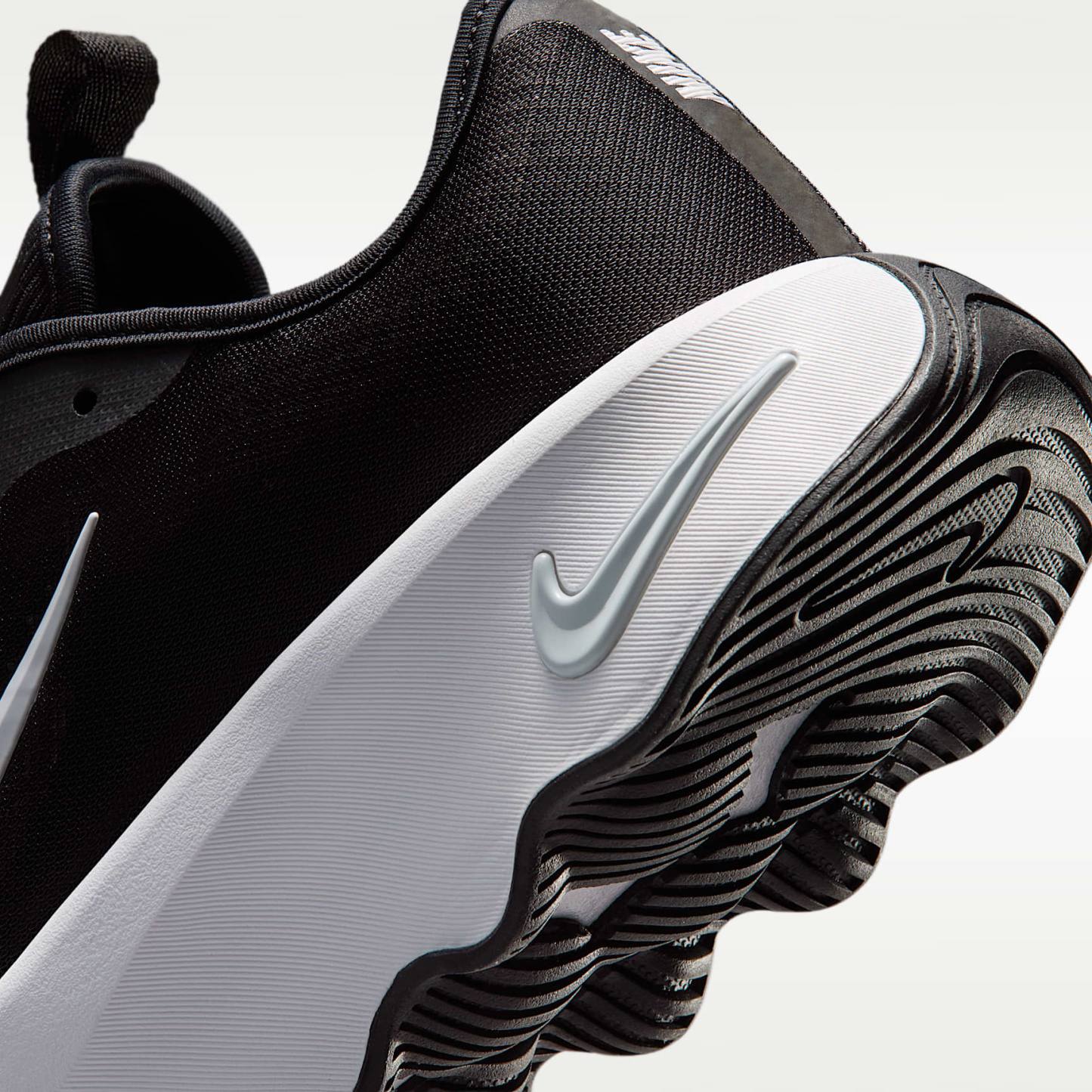 Nike Motiva 2 Walking-Schuhe (Damen) – Schwarz/Pure Platinum/Weiß