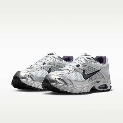Nike Air Max Moto 2K Schuh mit reflektierenden Akzenten (Damen) – Pure Platinum/Metallic Silver/Schwarz/Gridiron