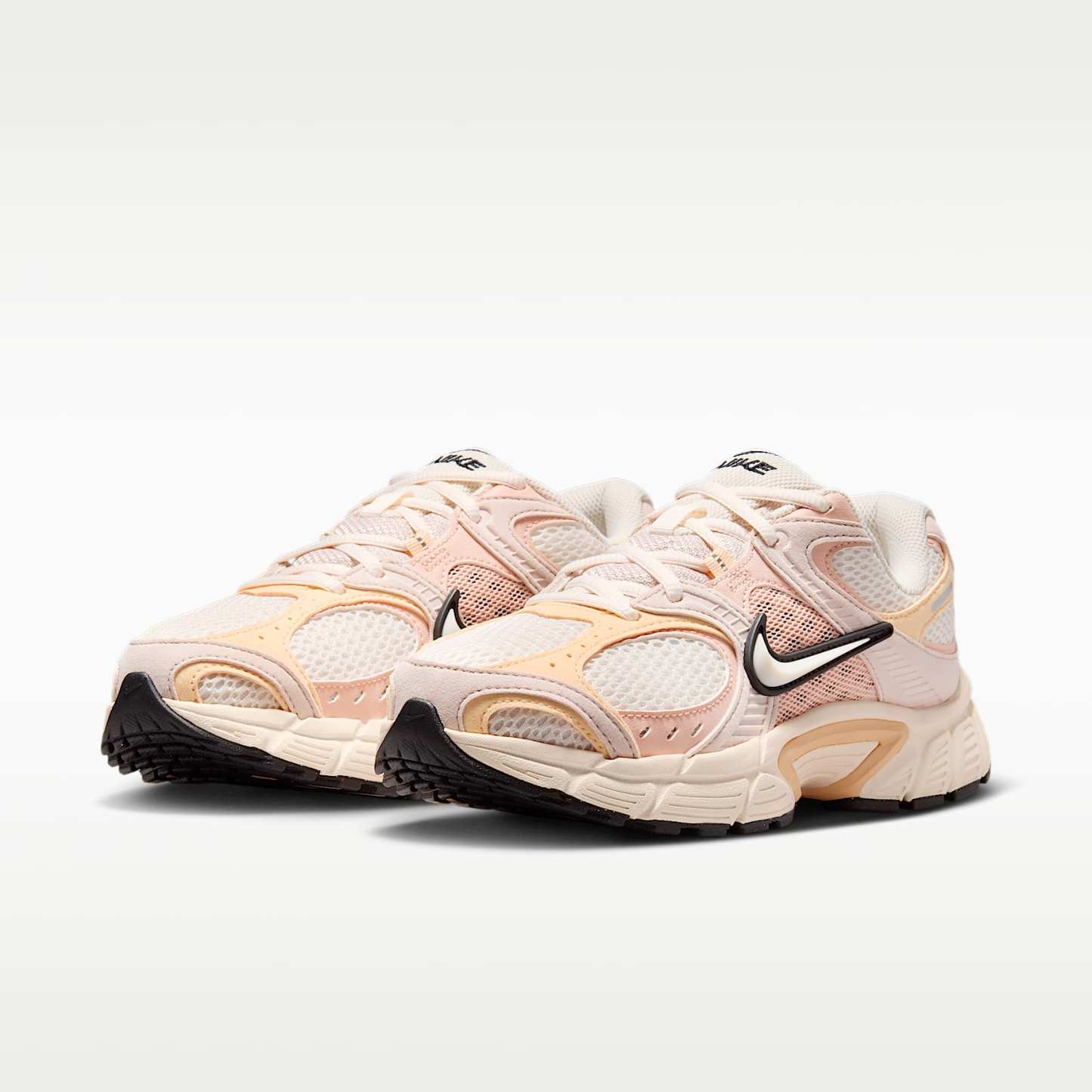 Nike V5 RNR Schuh (Damen) – Chalk/Silt Red/Arctic Orange/Chalk