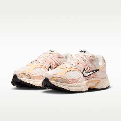 Nike V5 RNR Schuh (Damen) – Chalk/Silt Red/Arctic Orange/Chalk