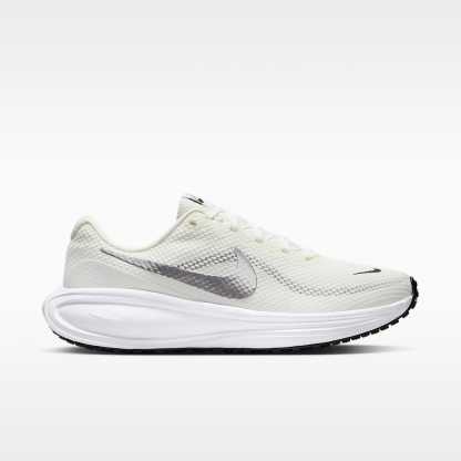Nike Revolution 8 Straßenlaufschuh (Damen) – Sail/Weiß/Schwarz/Metallic Silver