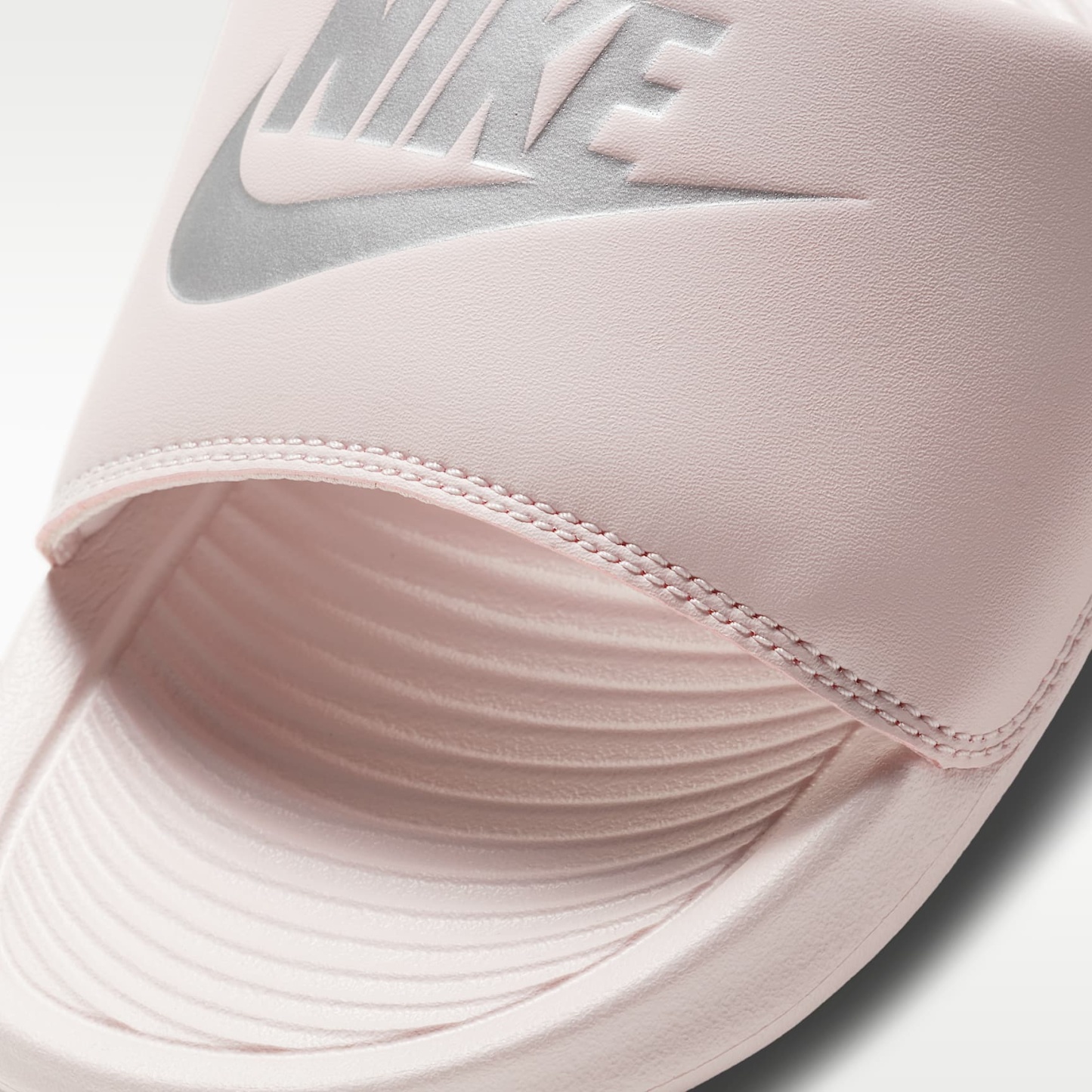 Nike Victori One Damen-Badeslipper – Barely Rose/Barely Rose/Metallic Silver