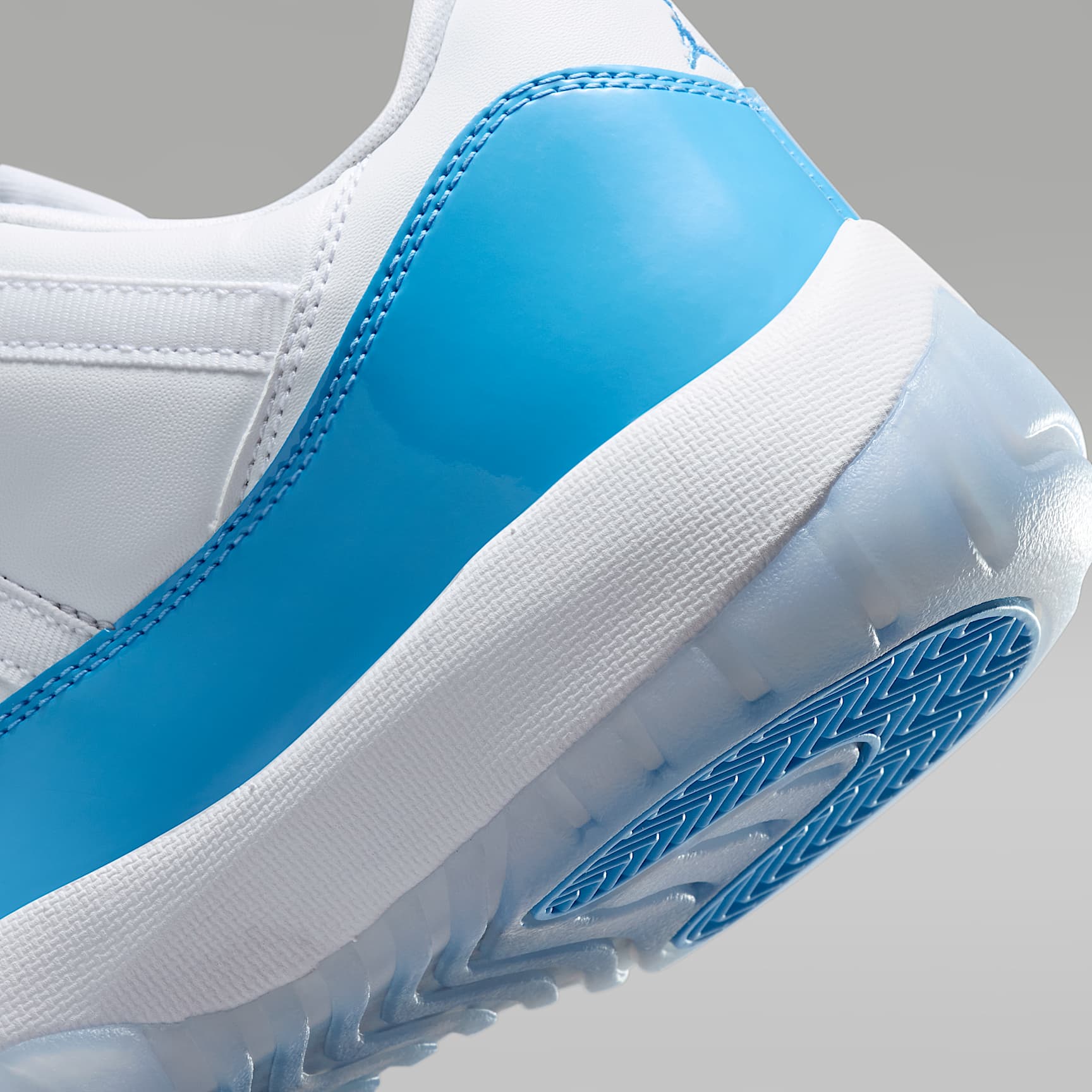Air Jordan 11 Retro Low "University Blue" Schuh (Herren) – Weiß/Schwarz/University Blue