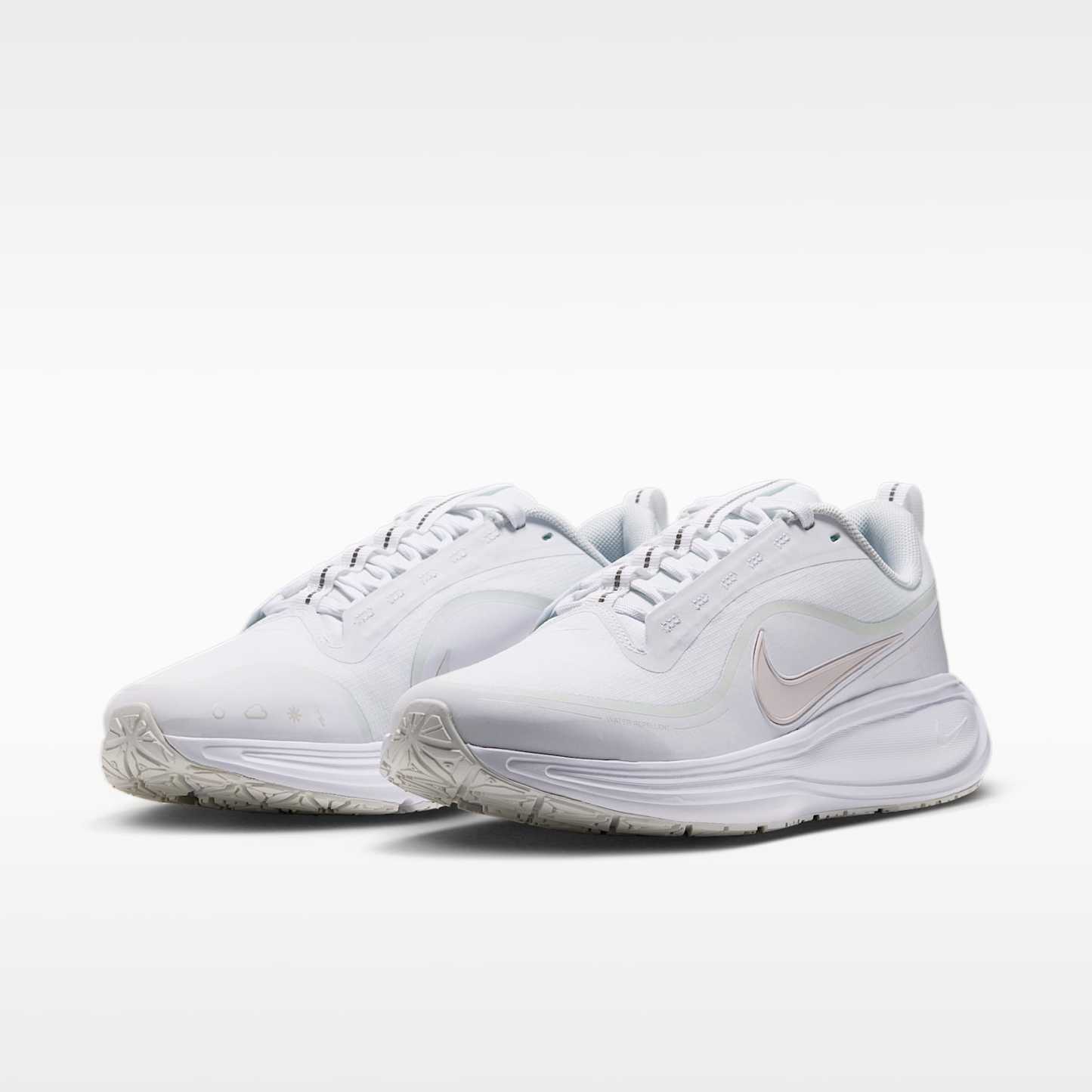 Nike Revolution 8 Utility Straßenlaufschuh (Damen) – Weiß/Off White/Schwarz/Platinum Tint