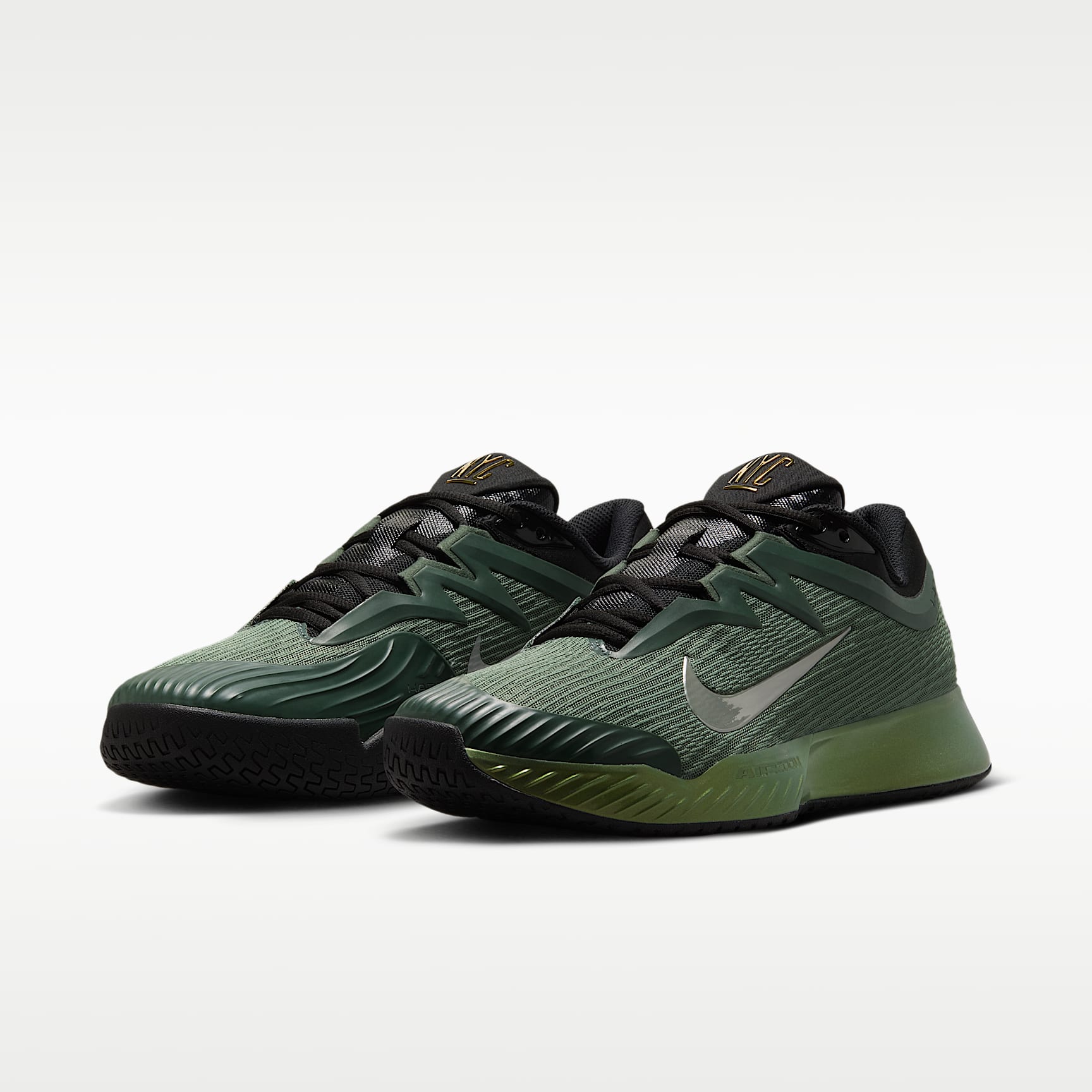 Nike Vapor Pro 3 PRM Tennisschuhe für den Hartplatz (Herren) – Camo Green/Pure Platinum/Schwarz/Metallic Gold