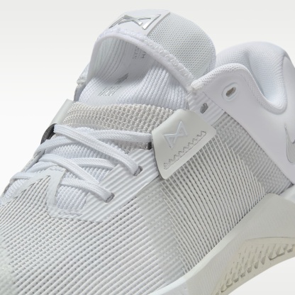 Nike Metcon 10 Trainingsschuh für Damen – Weiß/Platinum Tint/Wolf Grey/Metallic Silver