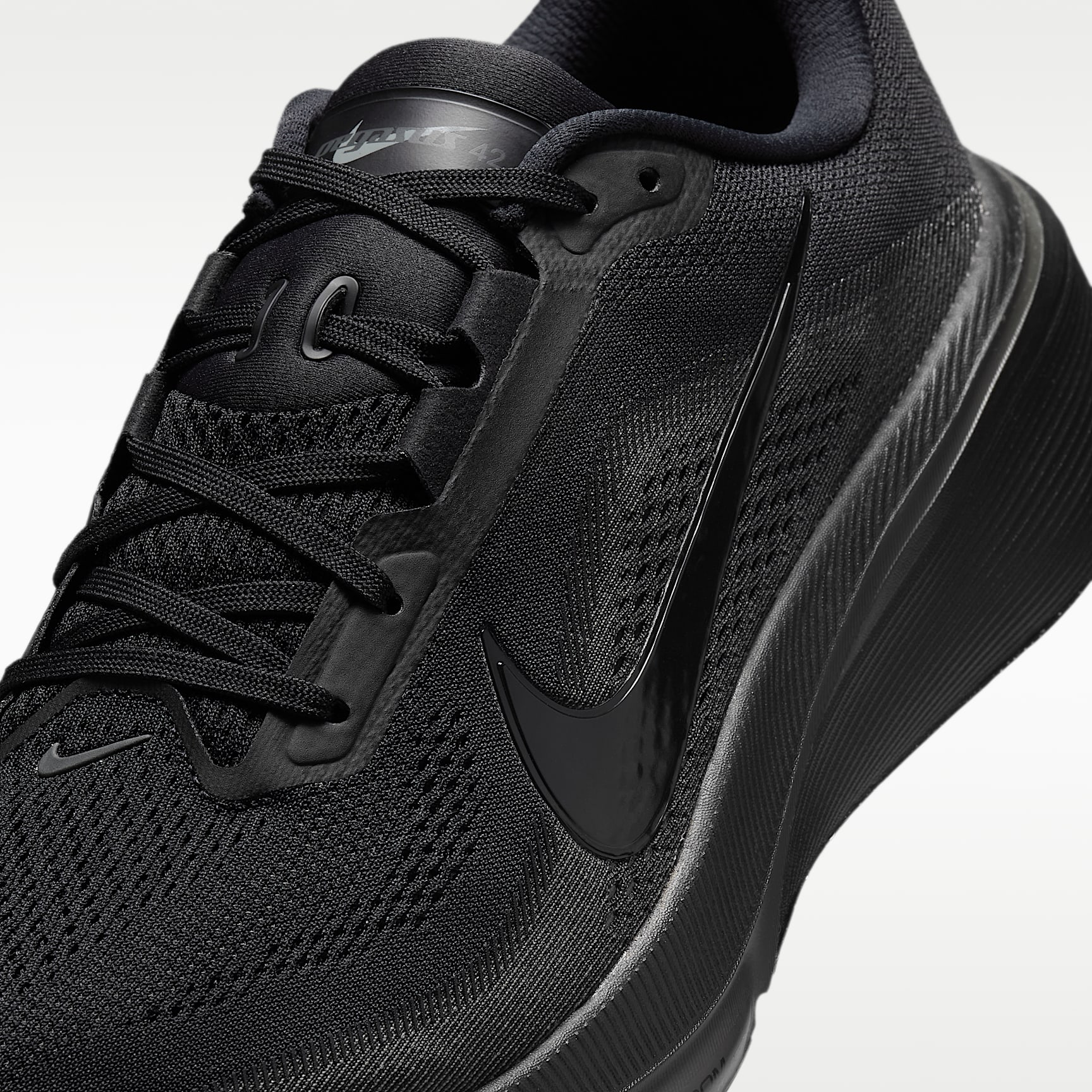 Nike Pegasus 42 Straßenlaufschuh (Herren) – Schwarz/Anthracite/Schwarz