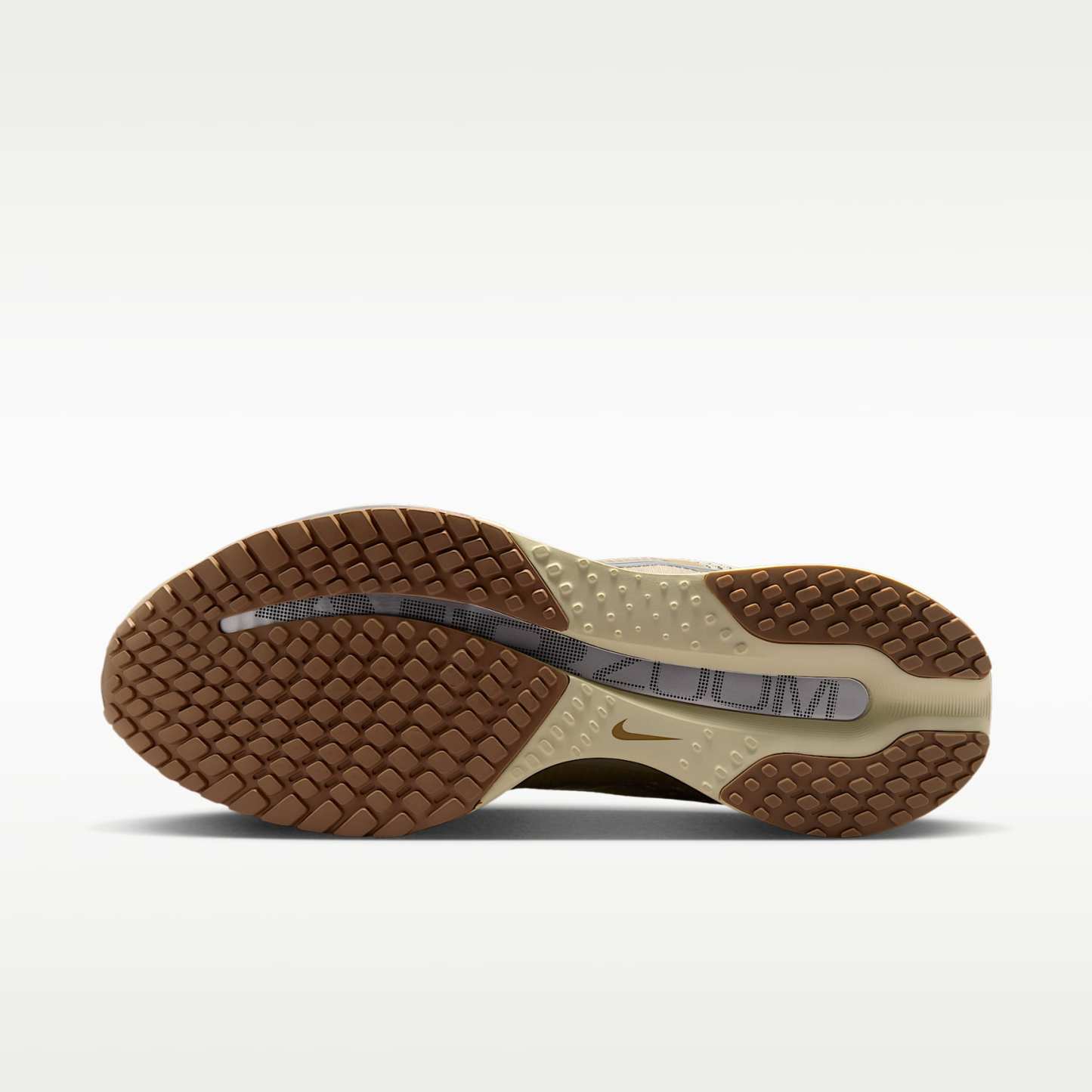 Nike Pegasus Premium Straßenlaufschuh (Herren) – Desert Khaki/Light Khaki/Filbert/Metallic Silver