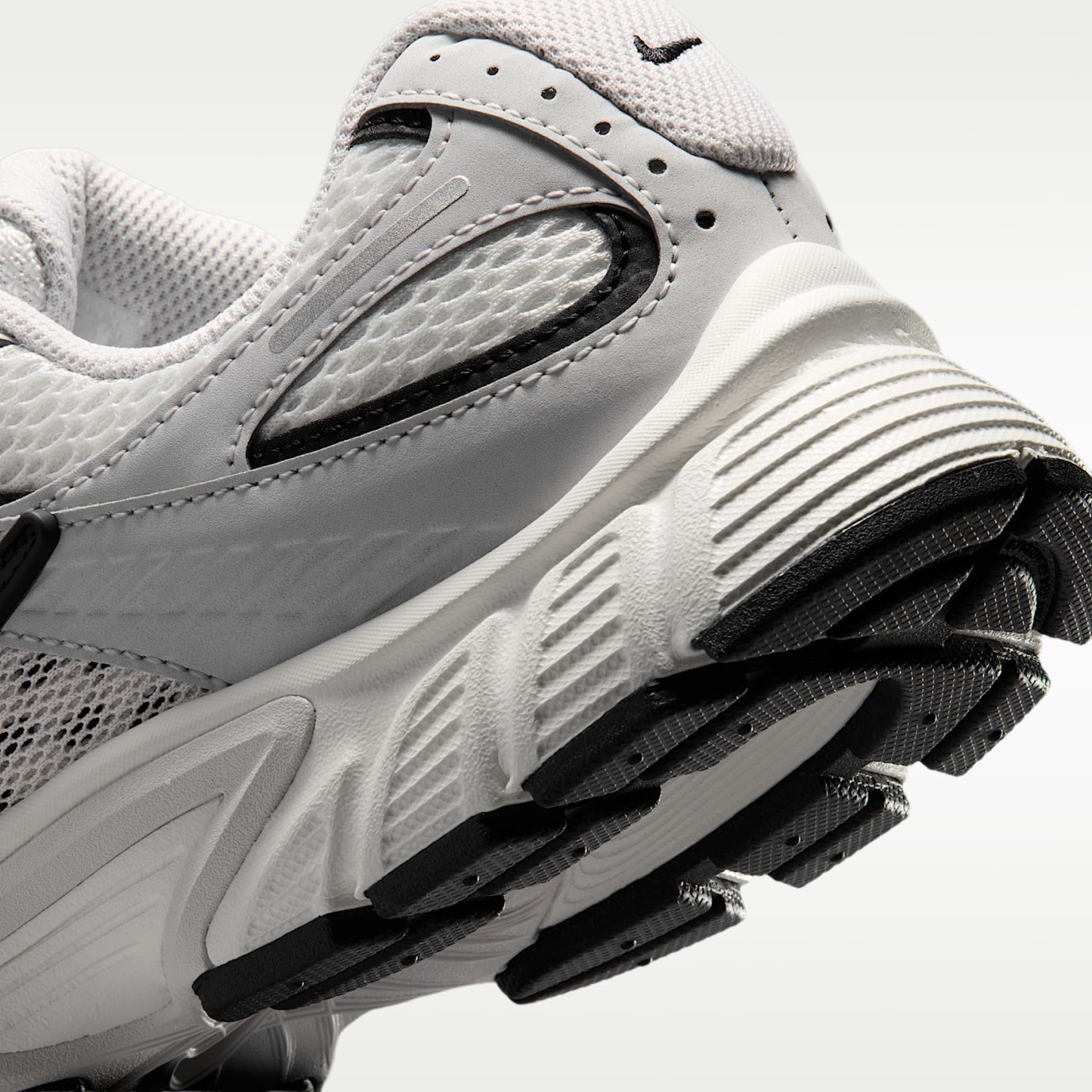 Nike V5 RNR Schuh (Damen) – Sail/Schwarz/Vast Grey/Sail