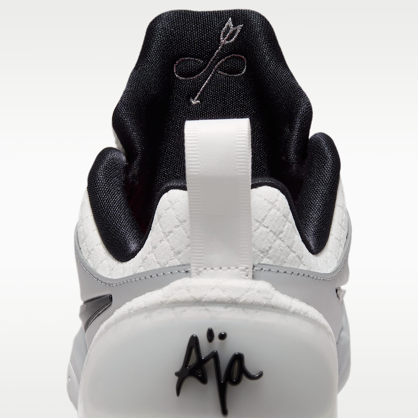 A'Two "Mirrored" A'ja Wilson Basketballschuh – Summit White/Metallic Silver/Schwarz