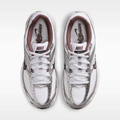 Nike Air Max Moto 2K Schuh mit reflektierenden Akzenten (Damen) – Weiß/Metallic Silver/Schwarz/Tattoo