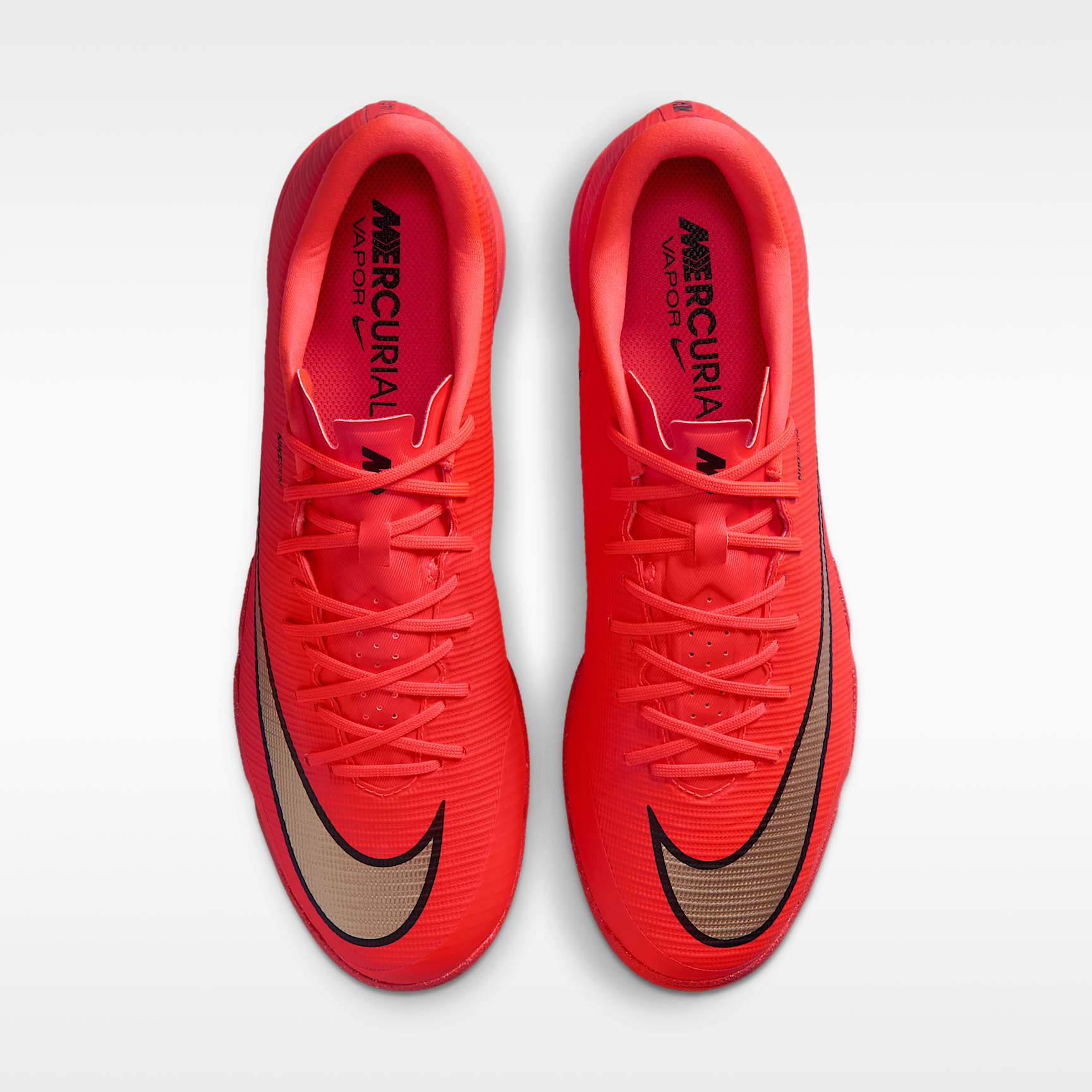 Nike Mercurial Vapor 17 Academy Low-Top-Fußballschuh für Hallen- und Hartplätze – Bright Crimson/Blur