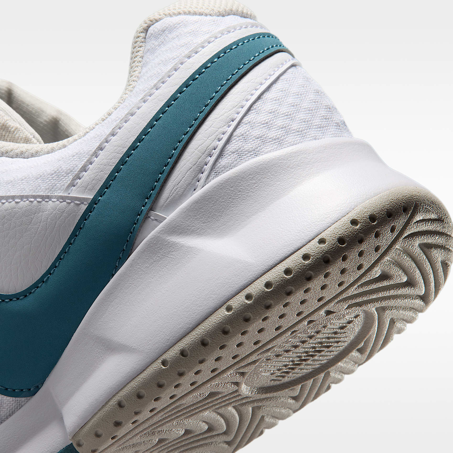 NikeCourt Lite 4 Herren-Tennisschuh – Weiß/Light Bone/New Slate/Smokey Blue