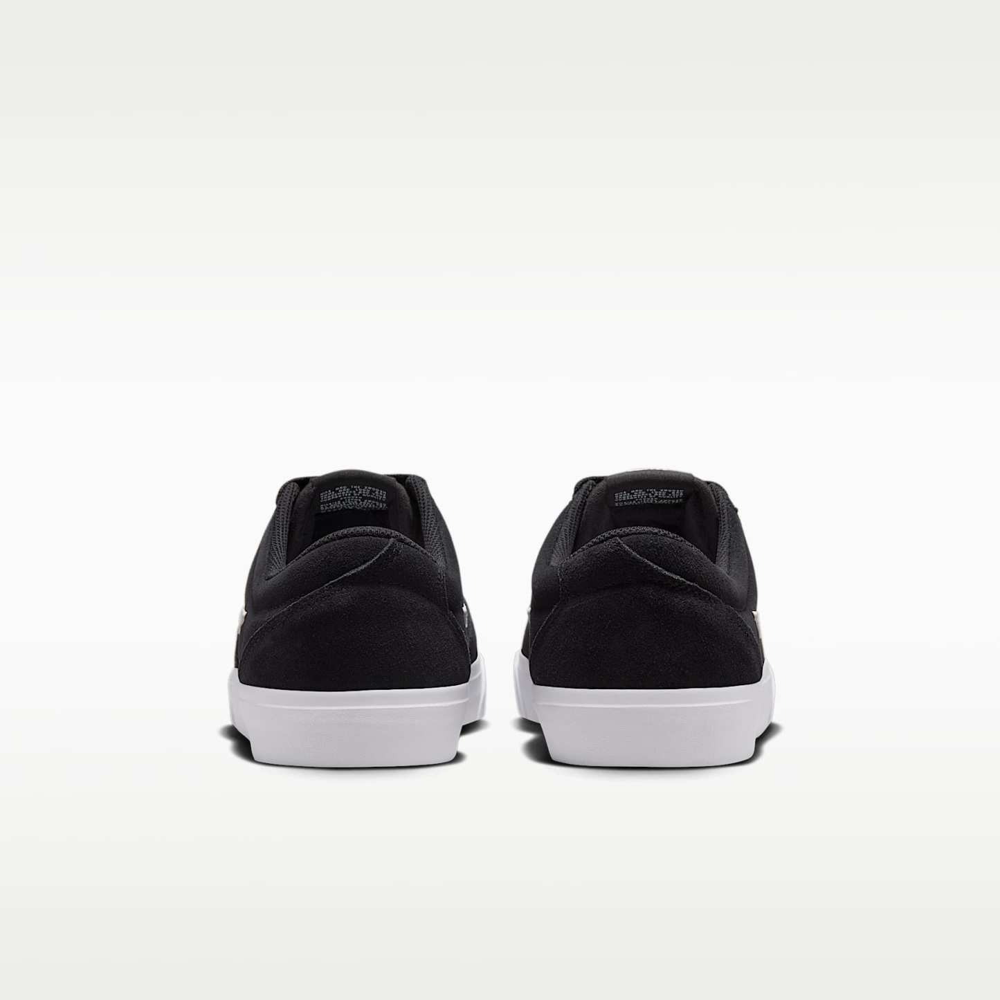 Nike Charge Wildlederschuh (Herren) – Schwarz/Schwarz/Weiß