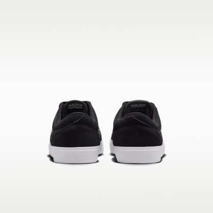 Nike Charge Wildlederschuh (Herren) – Schwarz/Schwarz/Weiß