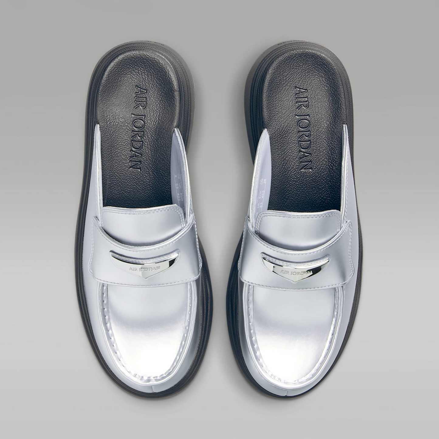Air Jordan Mule SE Golfschuh (Damen) – Metallic Silver/Shadow Brown/Wolf Grey/Metallic Silver