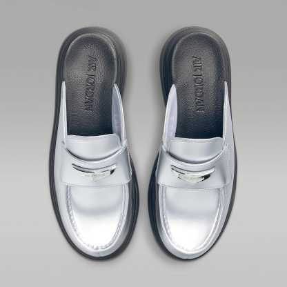 Air Jordan Mule SE Golfschuh (Damen) – Metallic Silver/Shadow Brown/Wolf Grey/Metallic Silver
