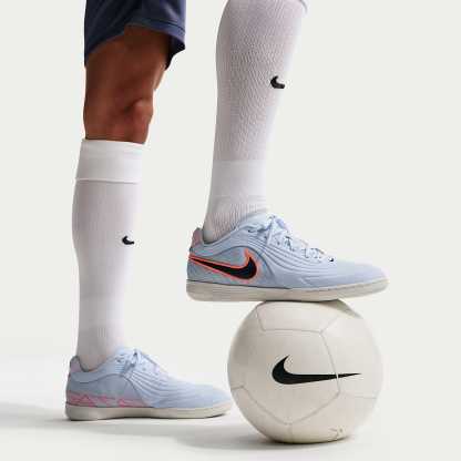 Nike Tiempo Reactgato Low Top Fußballschuh für Hallen- und Hartplätze – Hydrogen Blue/Coconut Milk