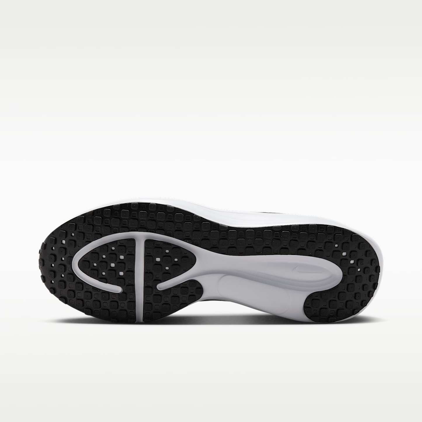 Nike Revolution 8 Straßenlaufschuh (Herren, weit) – Schwarz/Schwarz/Weiß