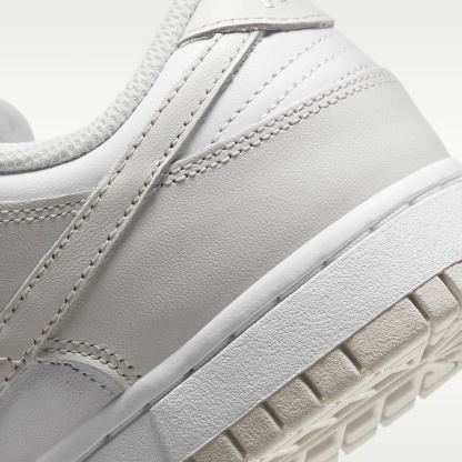 Nike Dunk Low Damenschuh – Weiß/Weiß/Photon Dust