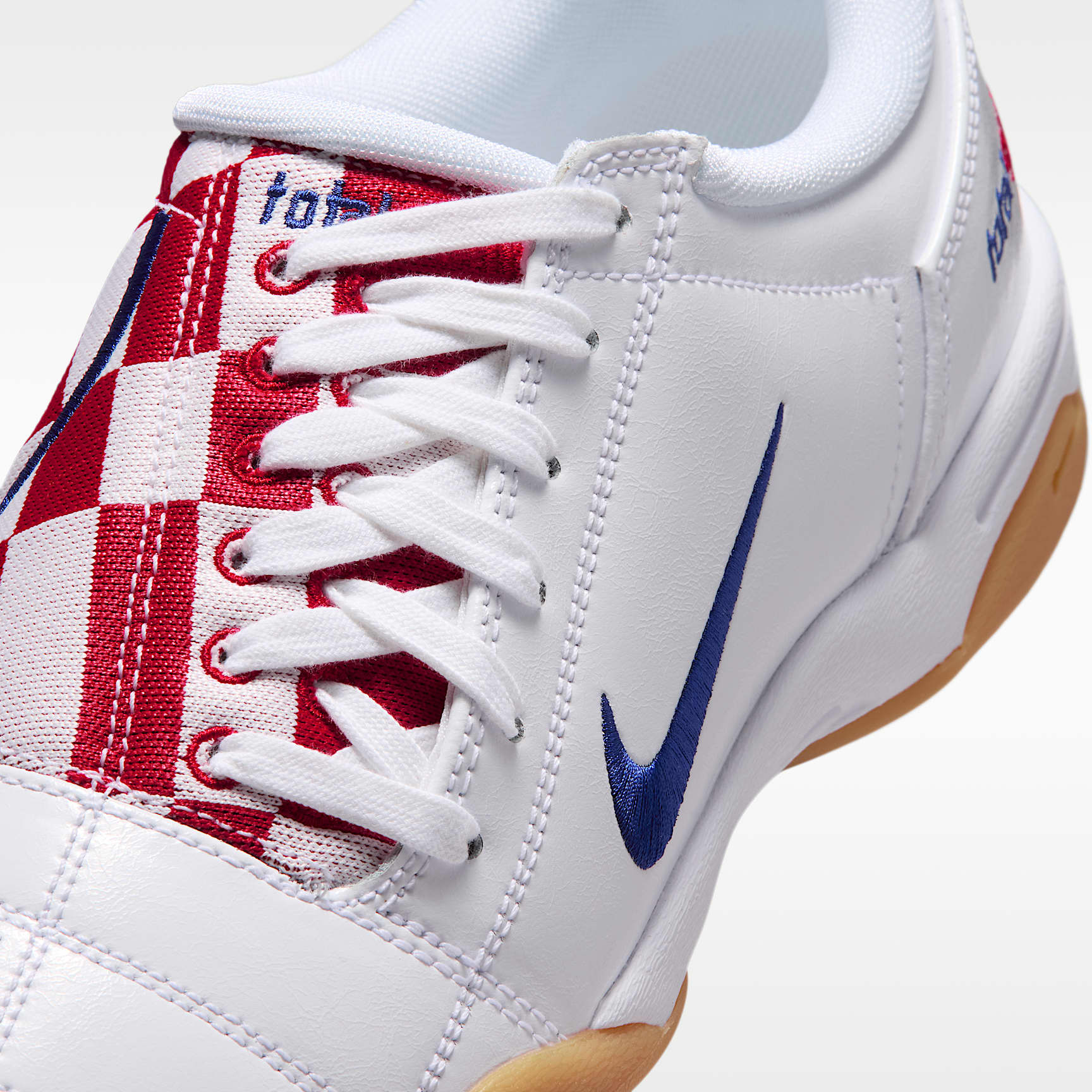 Nike Total 90 Checkered Herrenschuh – Weiß/University Red/Gum Yellow/Deep Royal Blue