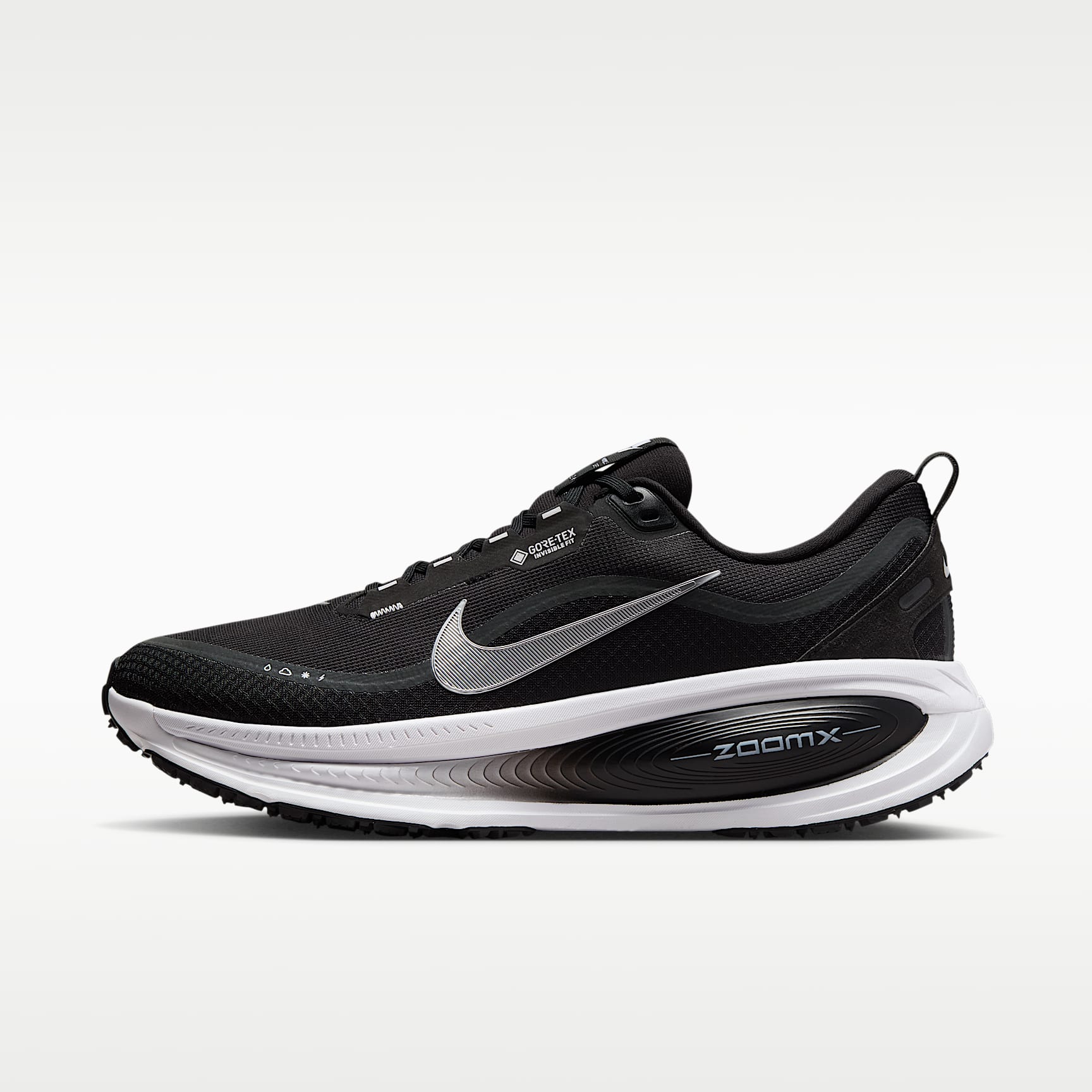 Nike Vomero 18 GORE-TEX wasserdichter Straßenlaufschuh mit reflektierenden Akzenten (Herren) – Schwarz/Anthracite/Weiß/Metallic Silver