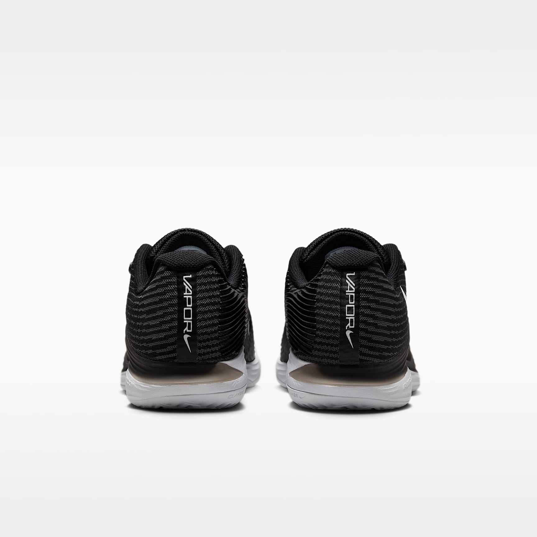 Nike Vapor 12 Tennisschuh für Clay Courts (Damen) – Schwarz/Dark Smoke Grey/Weiß
