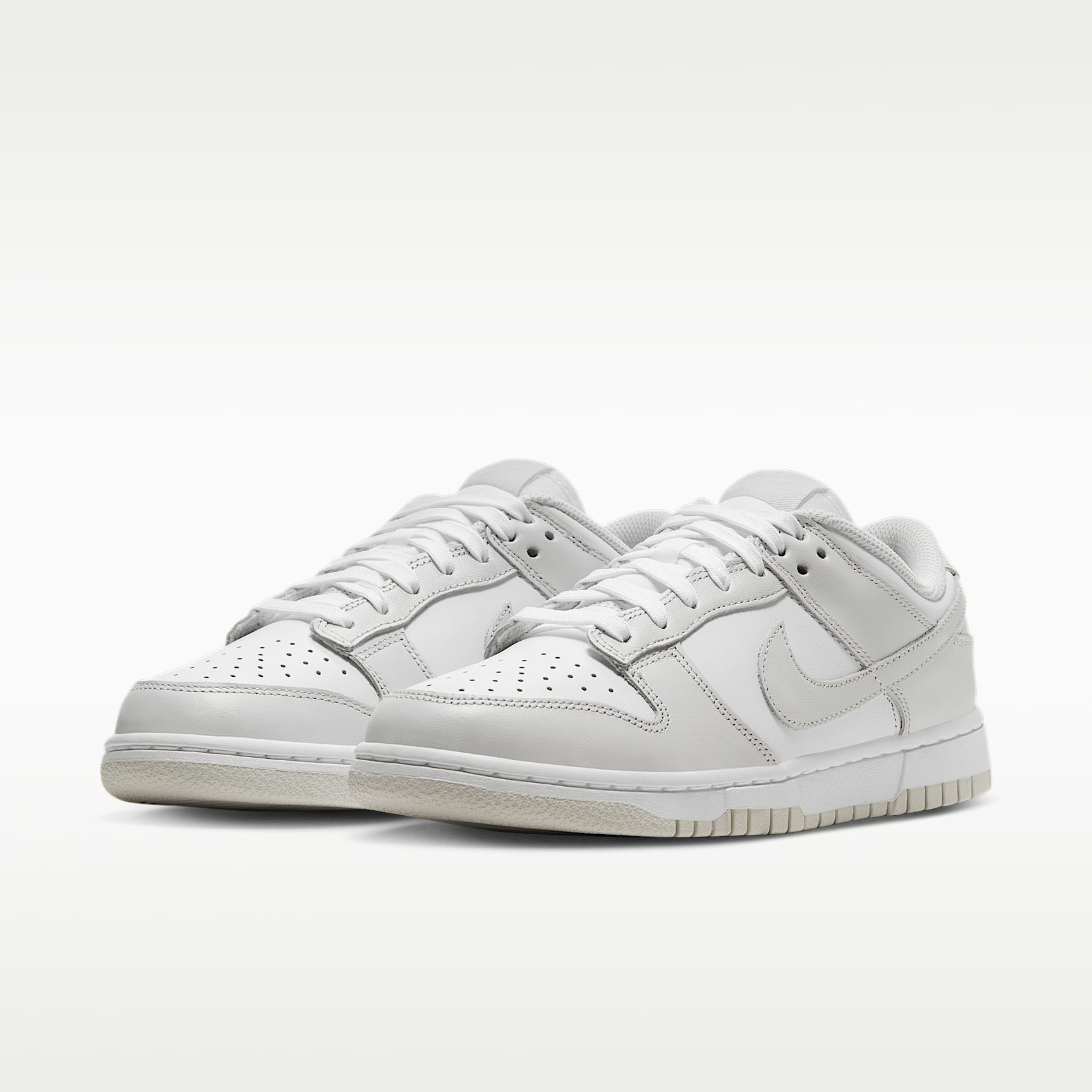 Nike Dunk Low Damenschuh – Weiß/Weiß/Photon Dust