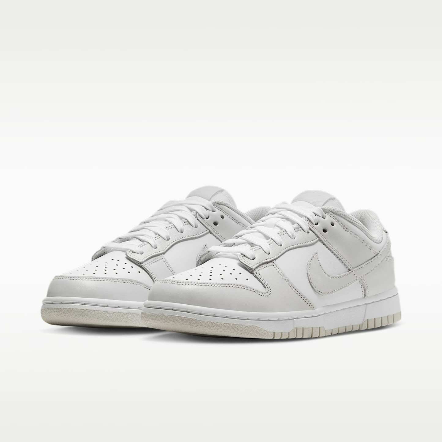 Nike Dunk Low Damenschuh – Weiß/Weiß/Photon Dust