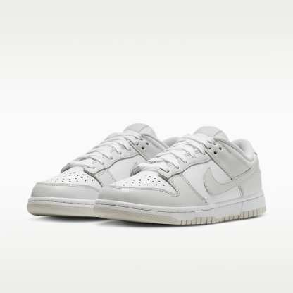 Nike Dunk Low Damenschuh – Weiß/Weiß/Photon Dust