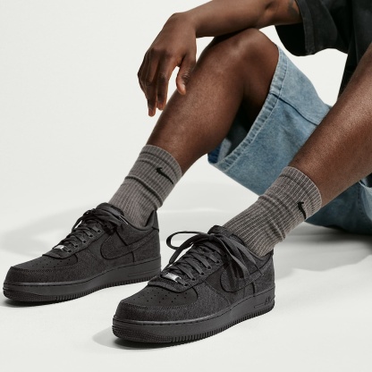 Air Force 1 '07 LV8 „Denim“ Schuh (Herren) – Anthracite/Medium Ash/Metallic Silver/Anthracite