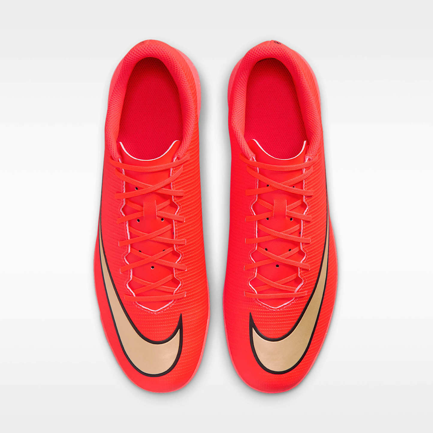 Nike Mercurial Vapor 17 Club Low-Top-Fußballschuh für Turf – Bright Crimson/Blur