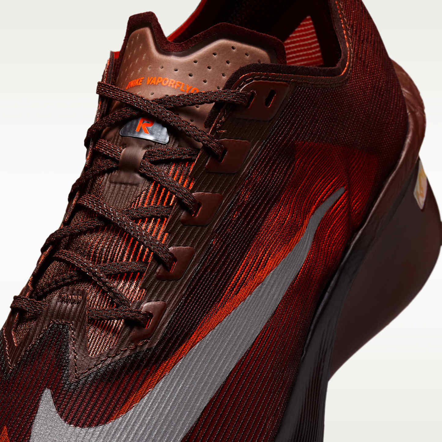 Nike Vaporfly 4 x Renegade Straßenlaufschuh für Wettkämpfe (Herren) – Brown Basalt/Bronze Eclipse/Burgundy Ash/Hyper Crimson