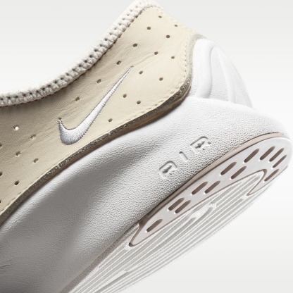 Nike Air Superfly Schuh (Damen) – Coconut Milk/Sail/Classic Stone/Metallic Silver