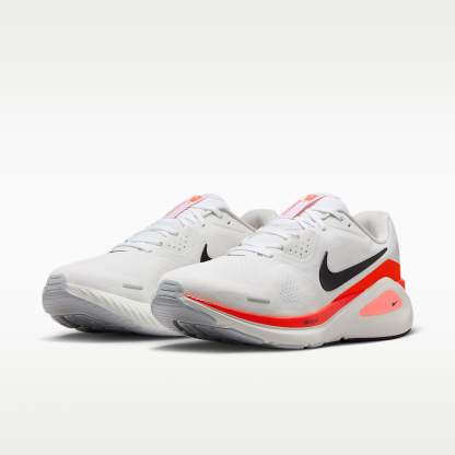 Nike Structure 26 Straßenlaufschuh (Herren) – Weiß/Bright Crimson/Photon Dust/Schwarz
