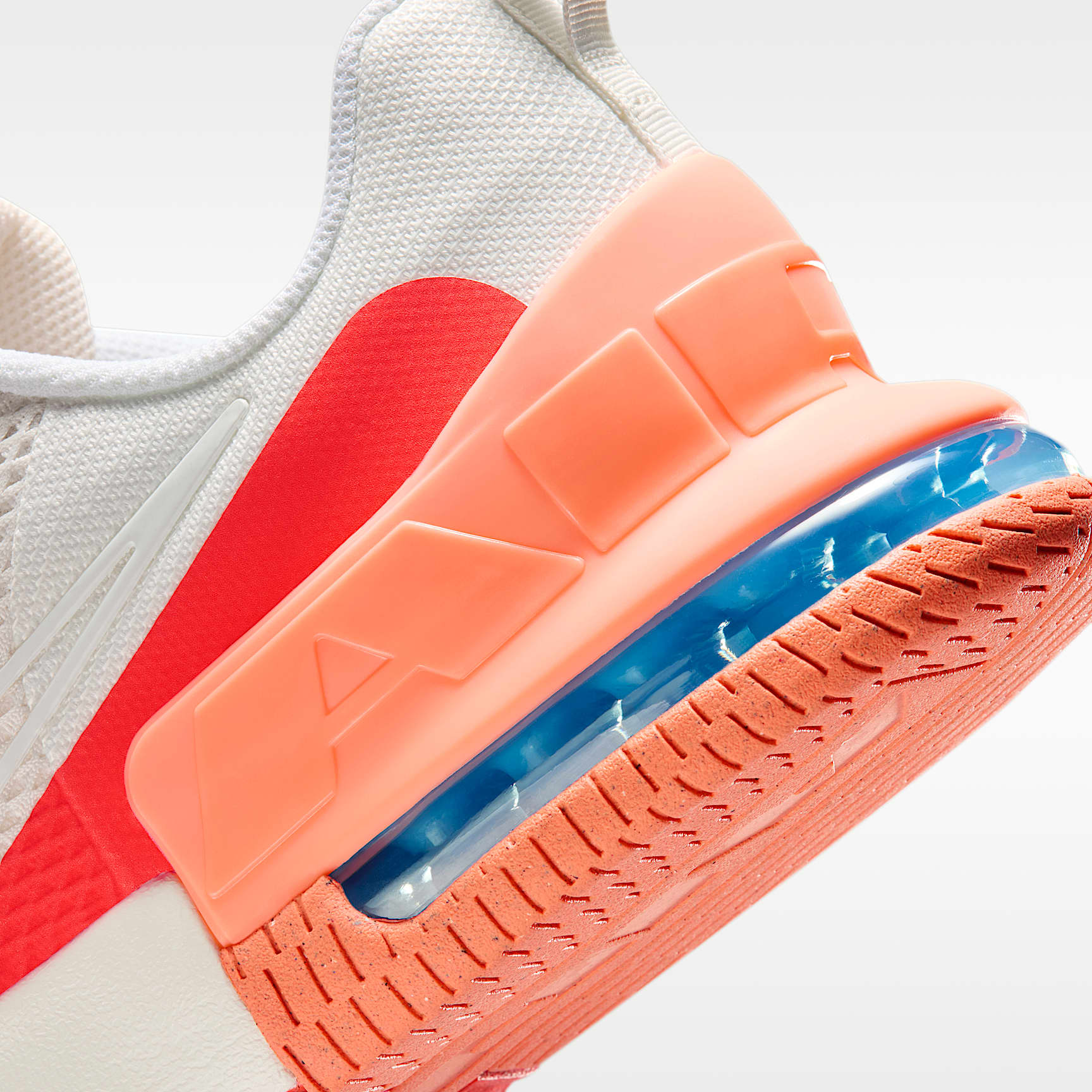 Nike Air Max Alpha Trainer 6 Workout-Schuh (Herren) – Phantom/Orange Pulse/Summit White/Weiß