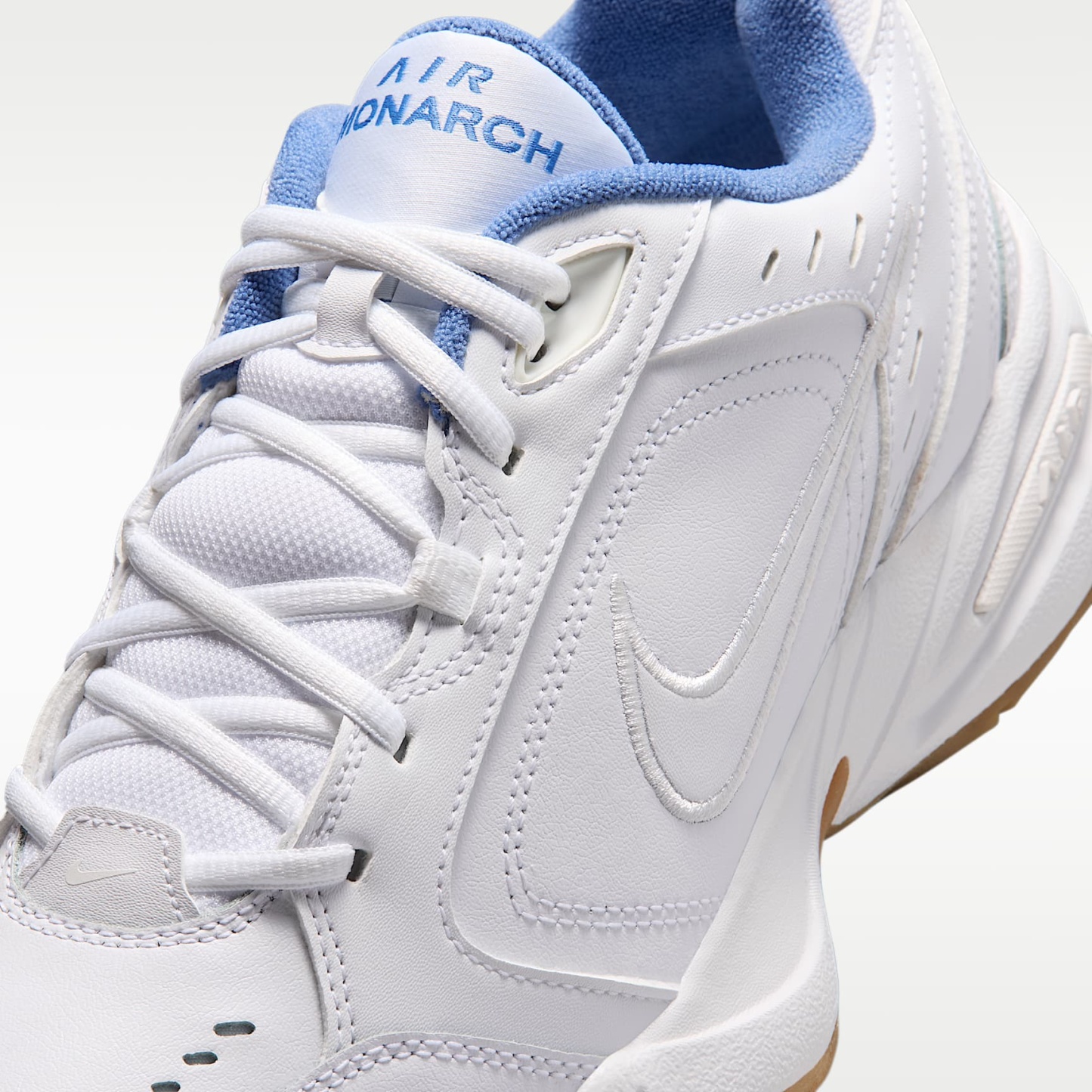 Nike Air Monarch IV Workout-Schuh für Herren – Weiß/Indigo Storm/Gum Light Brown/Weiß
