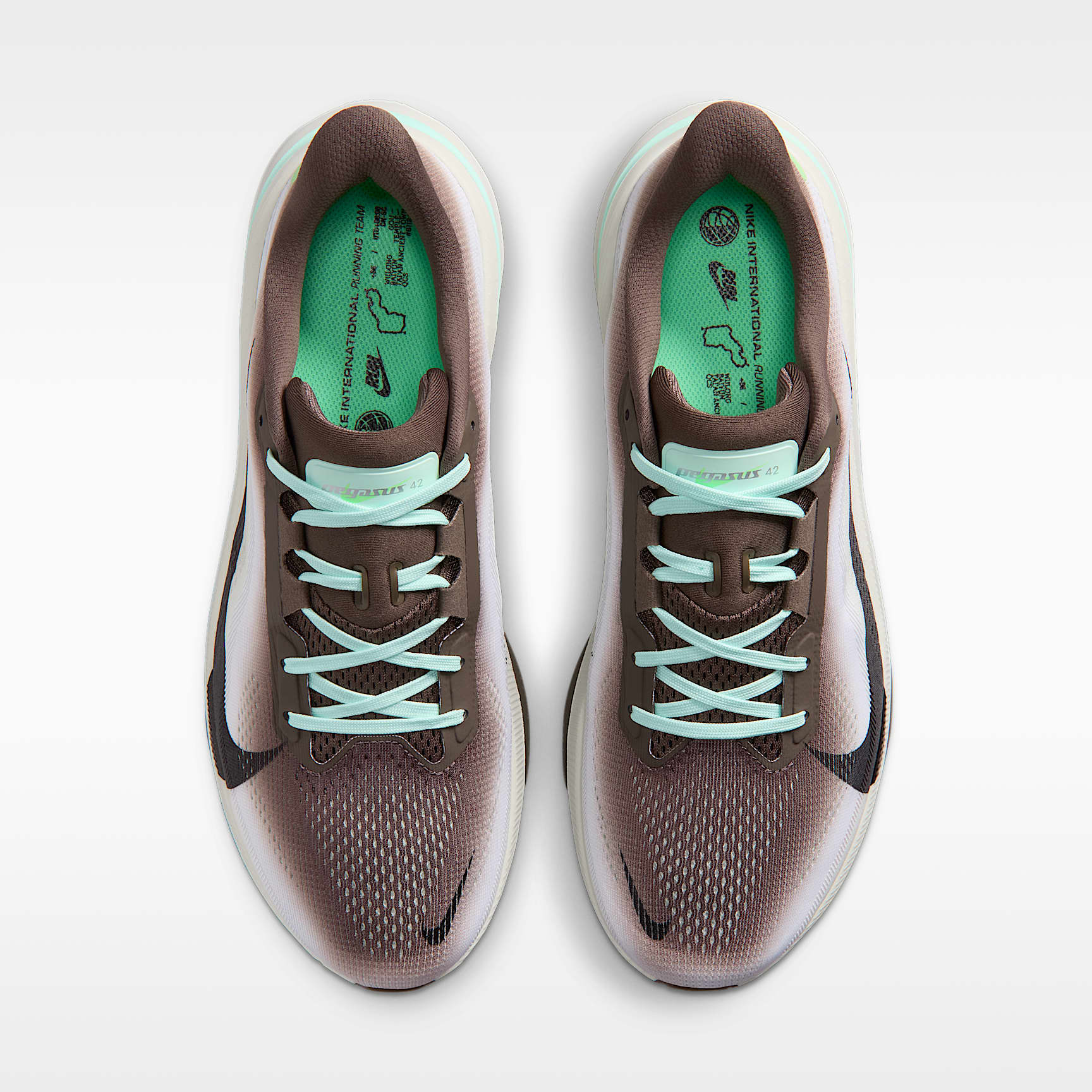 Nike Pegasus 42 Straßenlaufschuh (Herren) – Ironstone/Sea Glass/Arctic Green/Schwarz