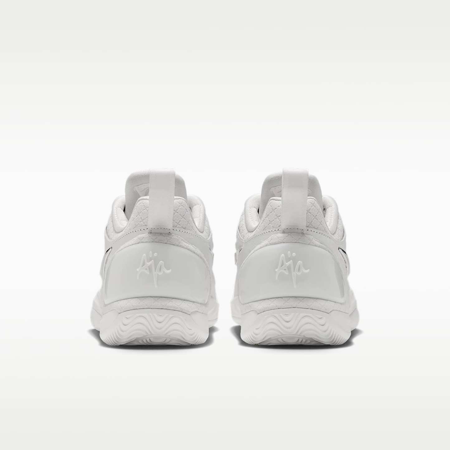 A'Two "White Label LX" A'ja Wilson Basketballschuh – Sail/Schwarz/Metallic Silver