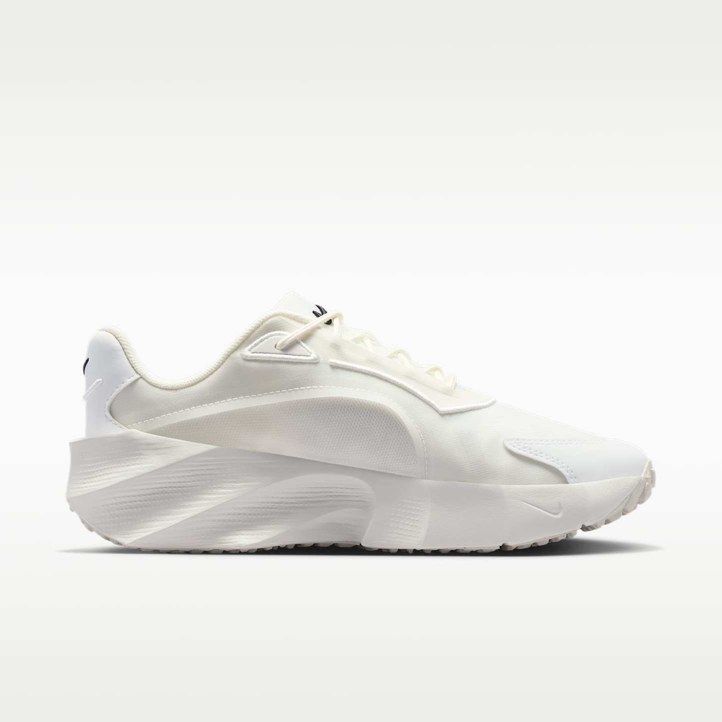 Nike Aura Edge Schuh (Damen) – Summit White/Summit White/Schwarz